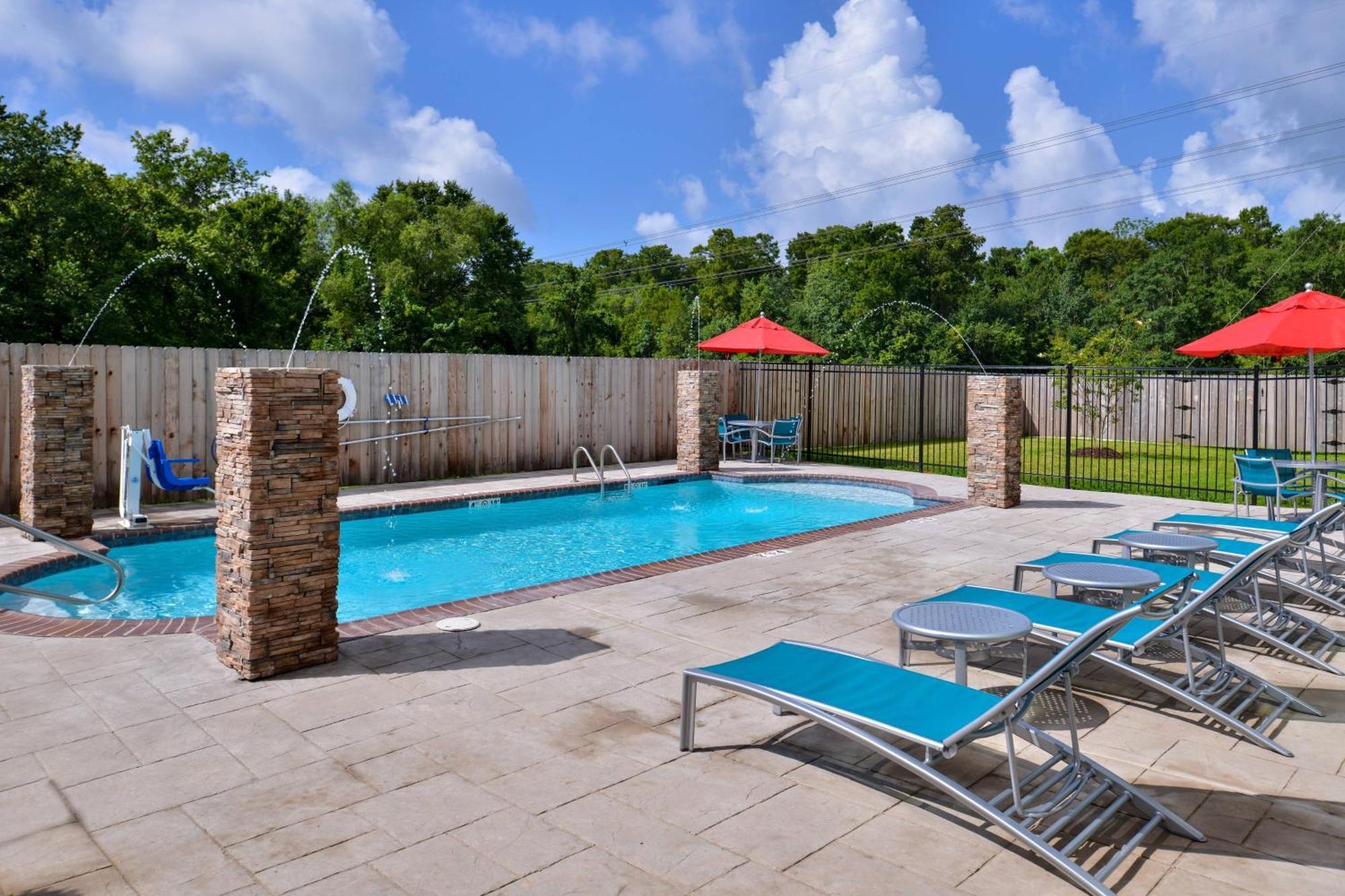 Towneplace Suites By Marriott Laplace Bagian luar foto