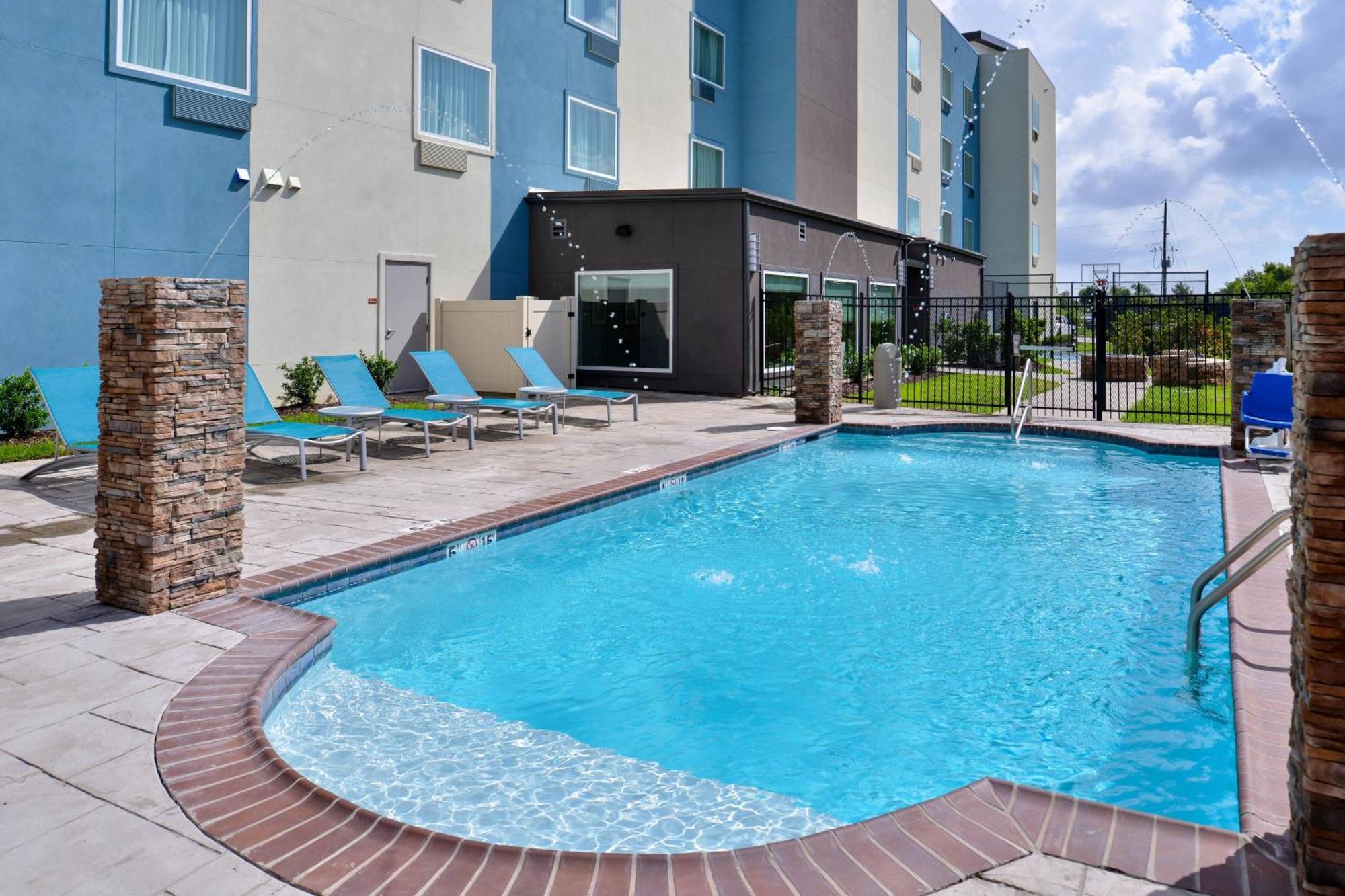 Towneplace Suites By Marriott Laplace Bagian luar foto