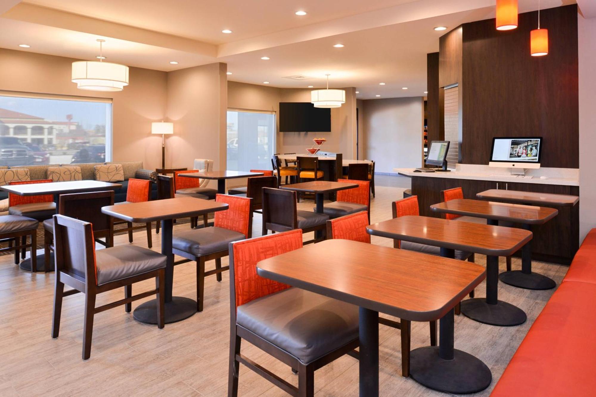 Towneplace Suites By Marriott Laplace Bagian luar foto