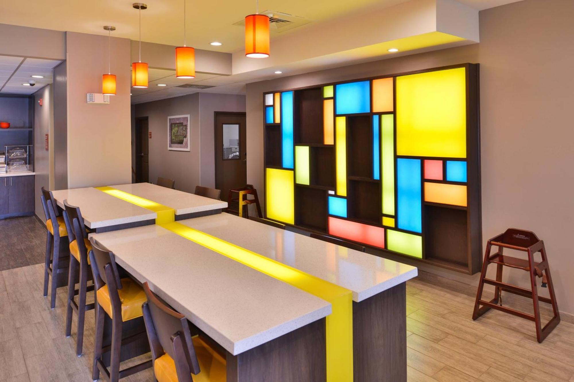 Towneplace Suites By Marriott Laplace Bagian luar foto