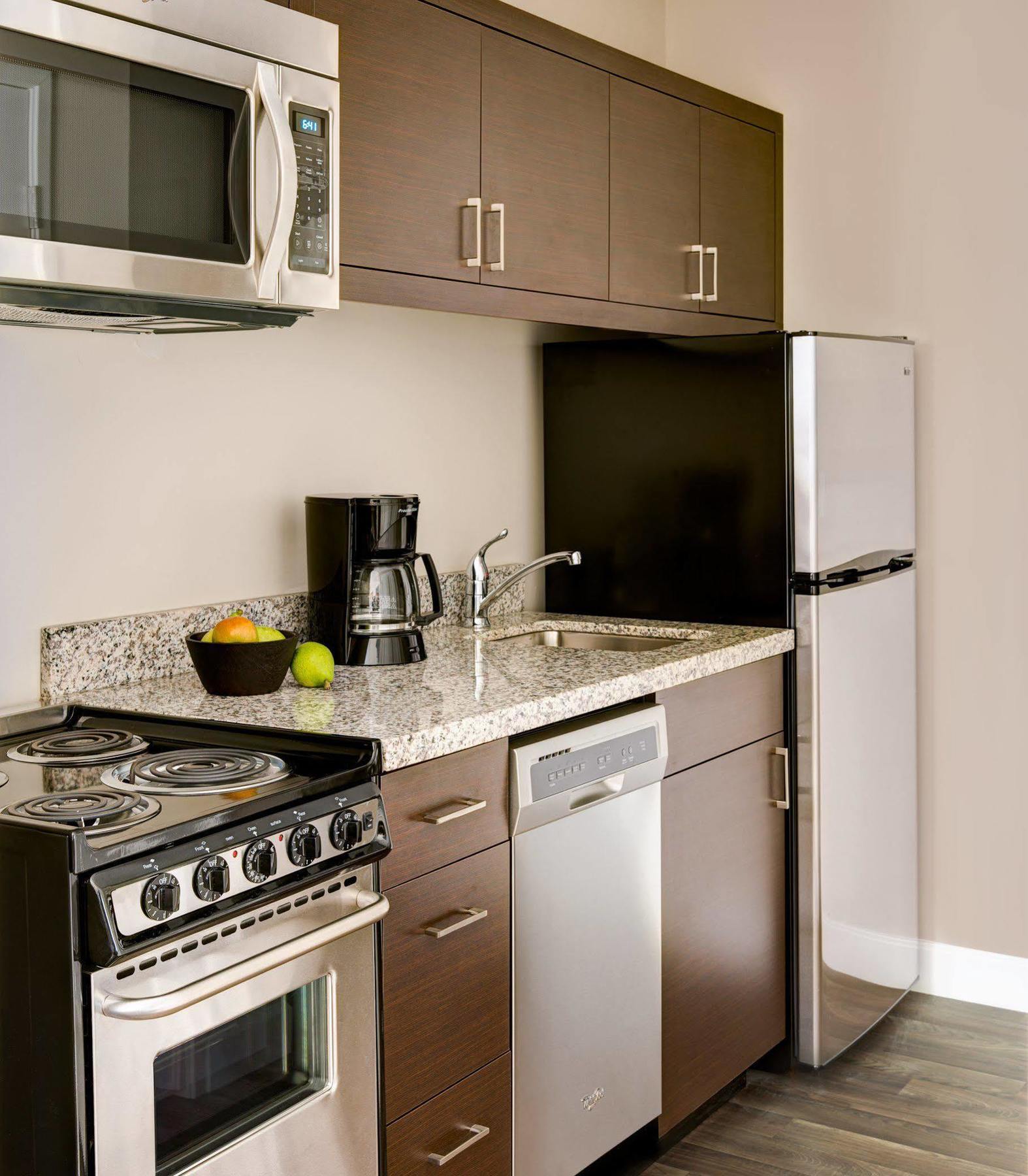 Towneplace Suites By Marriott Laplace Bagian luar foto