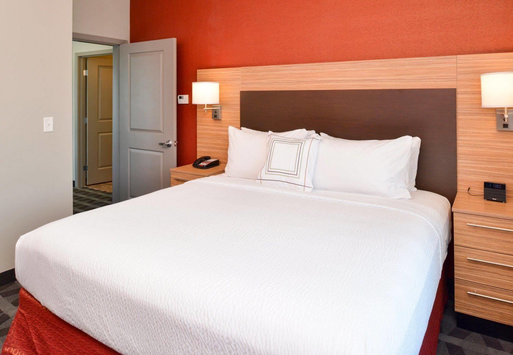 Towneplace Suites By Marriott Laplace Bagian luar foto